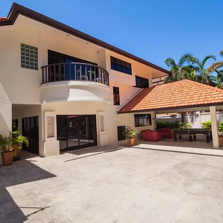 Luxury Pool 4 Bedroom 900m 1.5 Km Downtown *