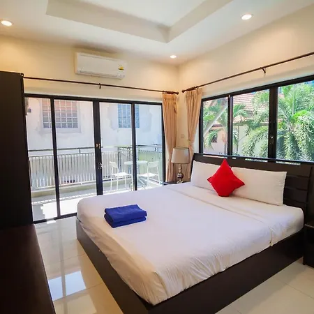 วิลล่า Luxury Pool 4 Bedroom 900m 1.5 Km Downtown Pattaya