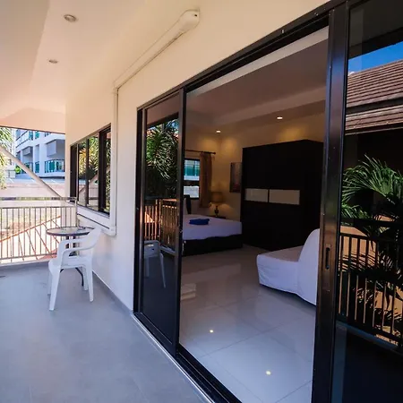 Luxury Pool 4 Bedroom 900m 1.5 Km Downtown วิลล่า Pattaya