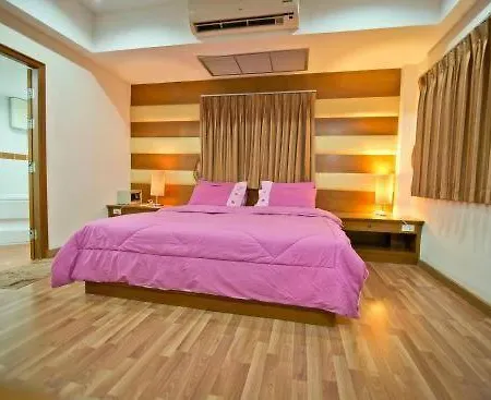 Jolly & Restaurant บ้านพัก 4*