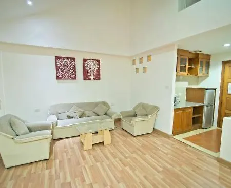 บ้านพัก Jolly & Restaurant 4*