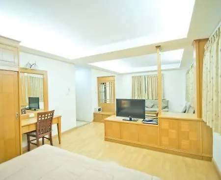 บ้านพัก Jolly & Restaurant