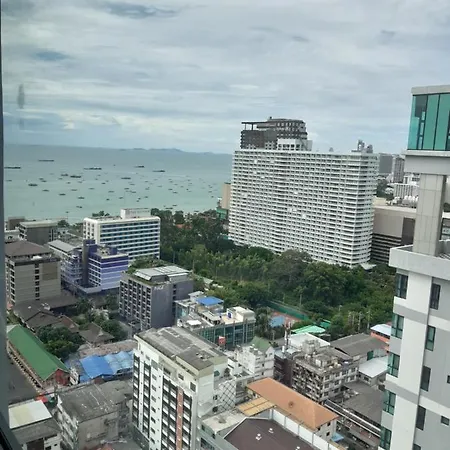 The Base Sea View อพาร์ตโฮเทล