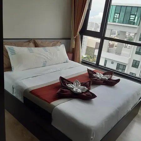 อพาร์ตโฮเทล The Base Sea View Pattaya