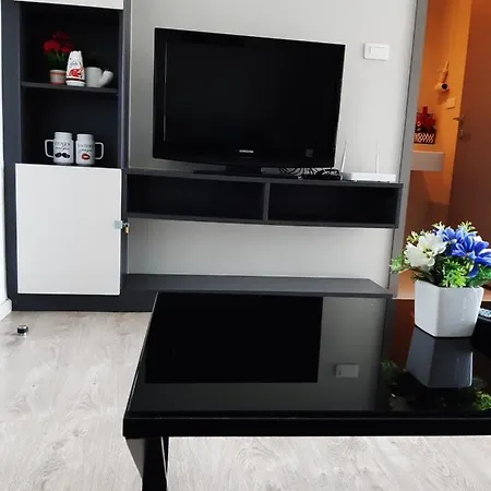 อพาร์ตโฮเทล The Base Sea View Pattaya