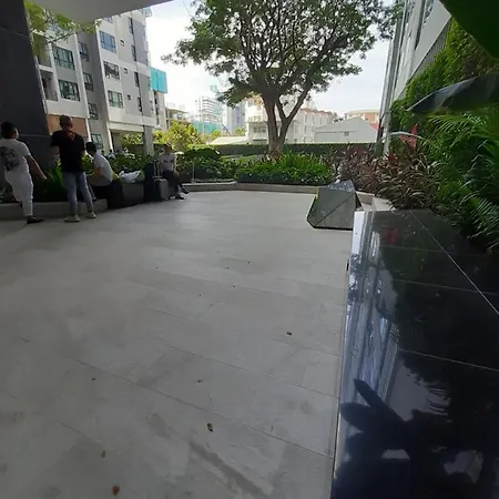 อพาร์ตโฮเทล The Base Sea View *