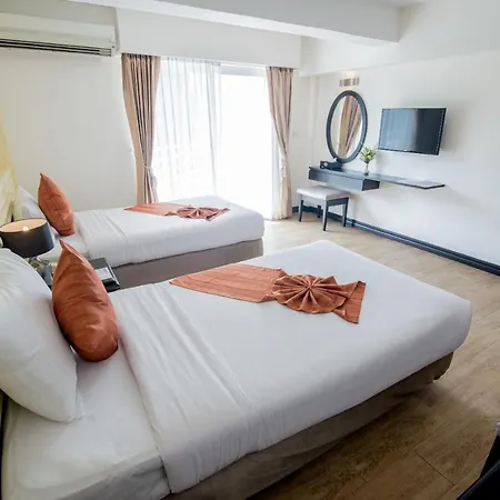 โรงแรม Sea Breeze Jomtien 4*