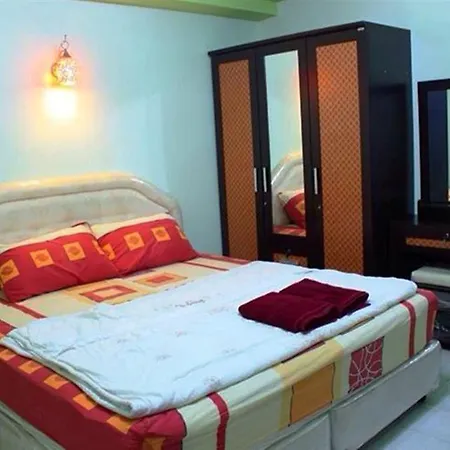 Puphaya Budget 122 Pattaya