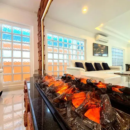 Villa Izzyland Luxury Pool Walking Street