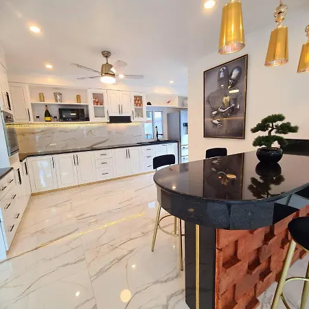 Villa Izzyland Luxury Pool Walking Street *