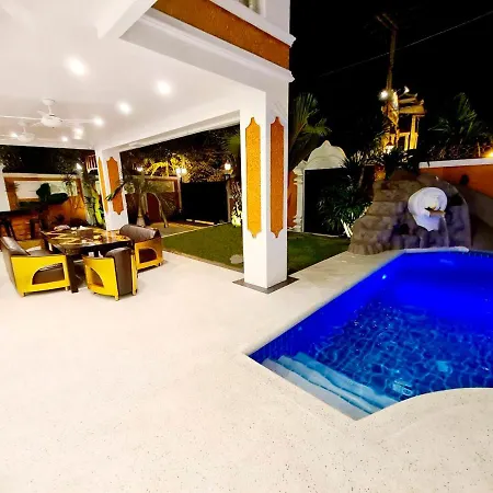 Izzyland Luxury Pool Walking Street Villa *