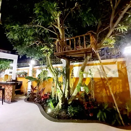 Izzyland Luxury Pool Walking Street Villa *