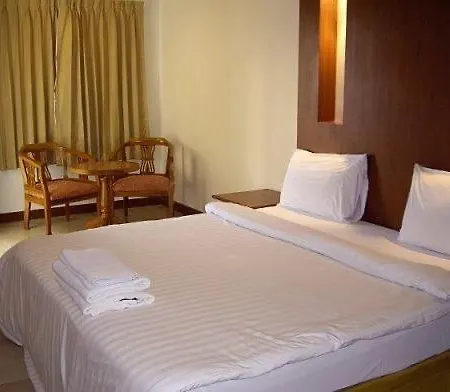 อพาร์ตโฮเทล Dee Budget Hotel by Dang โรงแรมดีบัดเจดโฮเทลพัทยาบายแดง Pattaya