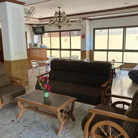Dee Budget Hotel by Dang โรงแรมดีบัดเจดโฮเทลพัทยาบายแดง