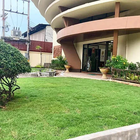 Dee Budget Hotel by Dang โรงแรมดีบัดเจดโฮเทลพัทยาบายแดง อพาร์ตโฮเทล *