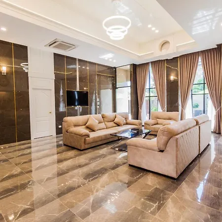 Villa Pool