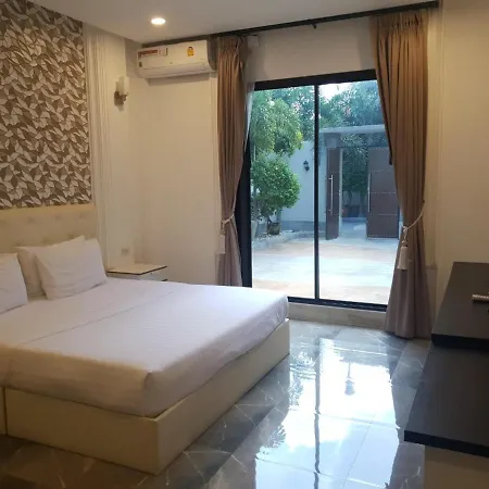 Villa Pool