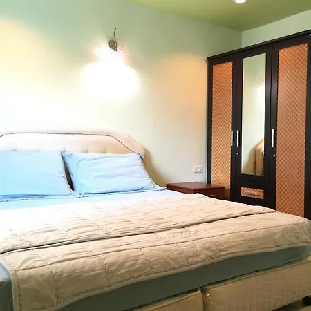 Puphaya Budget 122 Pattaya