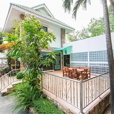 Selina Place Hotel 3*