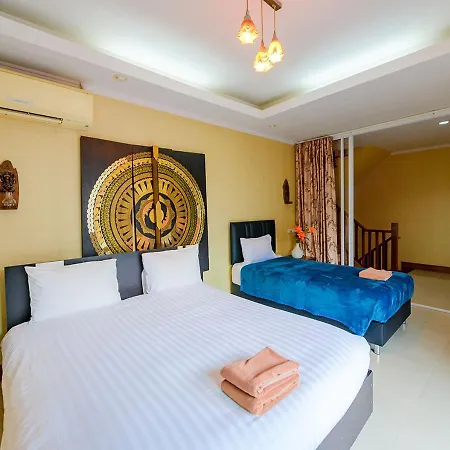 วันหยุดที่บ้าน 4 Bedroom Town With Private Pool Pattaya