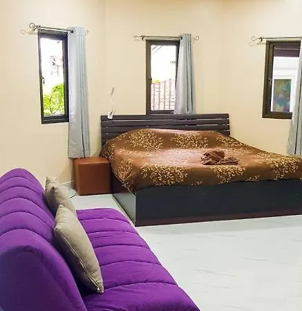 Corner - House Walking Street 4 Bedrooms วิลล่า *