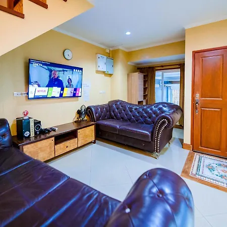 วันหยุดที่บ้าน 4 Bedroom Town With Private Pool *