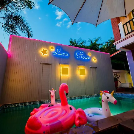 วันหยุดที่บ้าน 4 Bedroom Town With Private Pool