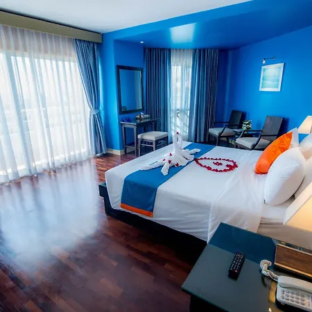 Sea Breeze Jomtien โรงแรม
