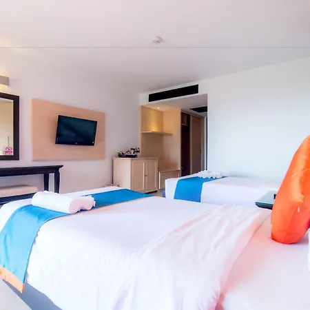 Sea Breeze Jomtien โรงแรม