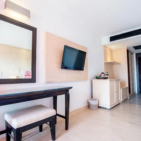 Sea Breeze Jomtien 4*