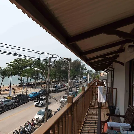 Jomtien Boathouse Hotel