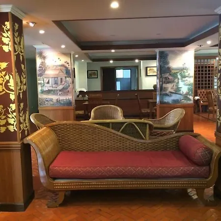 โรงแรม Chada Thai House 3*