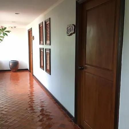 โรงแรม Chada Thai House 3*