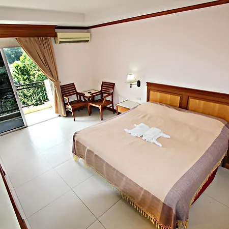 Lek Hotel