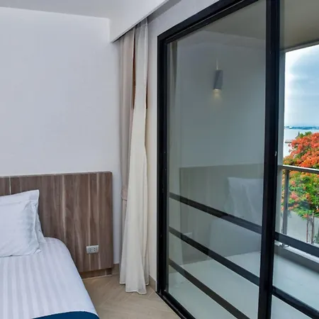 Hotel Golden Tulip Beachfront 5*