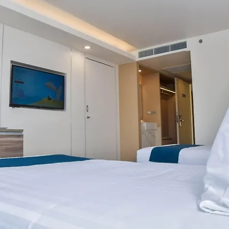 Hotel Golden Tulip Beachfront