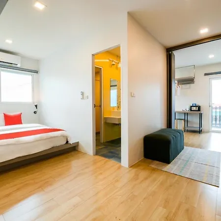 โรงแรม The Story Poshtel