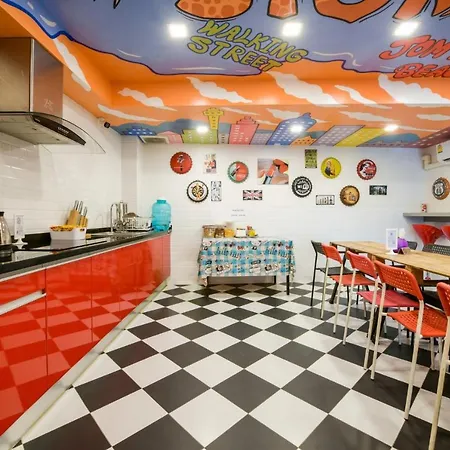 โรงแรม The Story Poshtel 2*