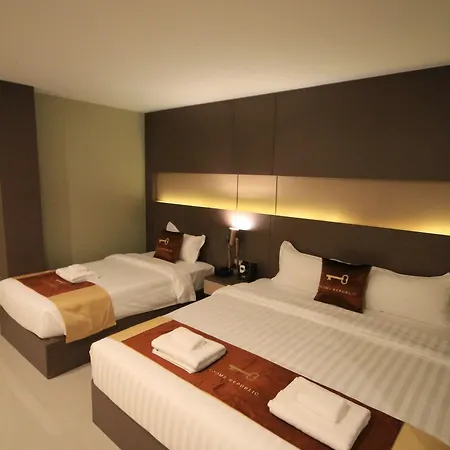 Republic Hotel 3*