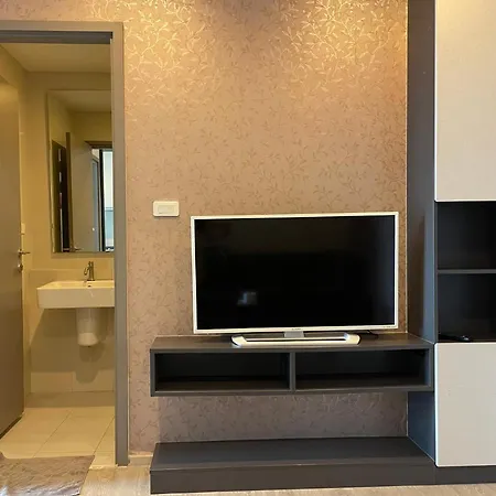Aparthotel The Base Central ถูกและดี *