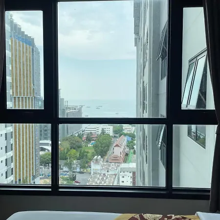 Aparthotel The Base Central ถูกและดี Pattaya