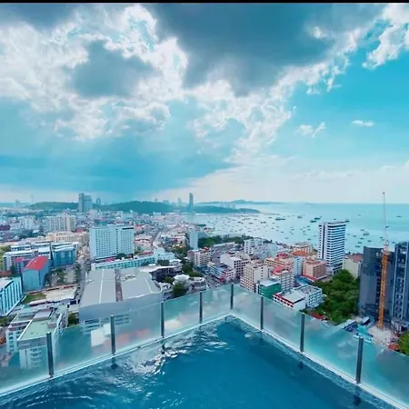 The Base Central ถูกและดี * Pattaya
