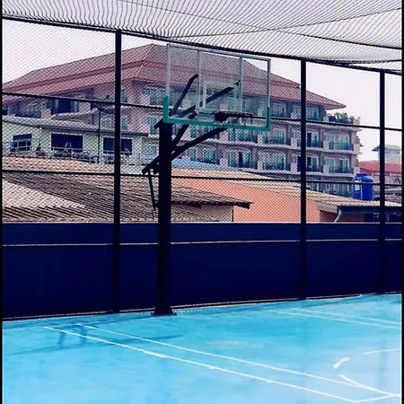 The Base Central ถูกและดี Aparthotel