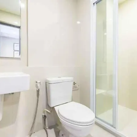 The Base Central ถูกและดี Aparthotel *