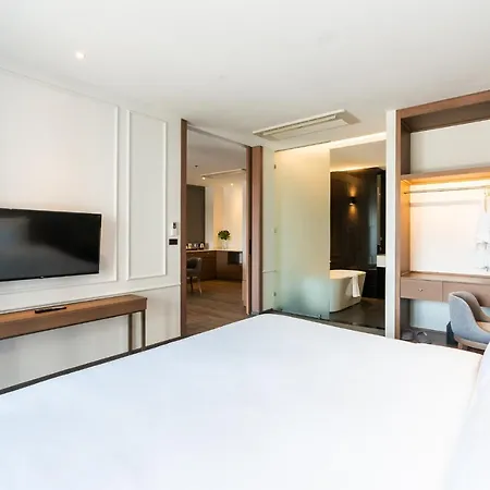 โรงแรม One Patio - Sha Extra