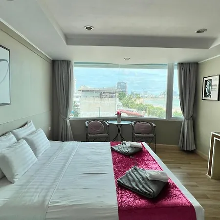 เดอะ บีช ฟร้อนท์ รีสอร์ท, พัทยา โรงแรม 3*