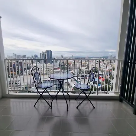 อพาร์ทเม้น The Base Central Infinity Pool