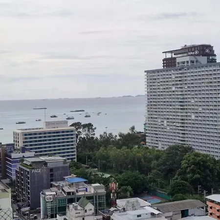 The Base Central Infinity Pool อพาร์ทเม้น Pattaya