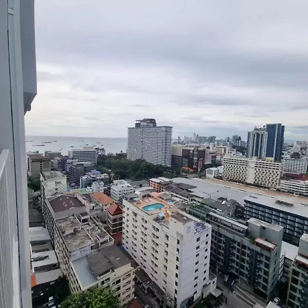 The Base Central Infinity Pool อพาร์ทเม้น *