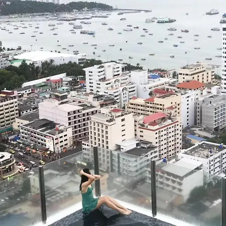 The Base Central Infinity Pool อพาร์ทเม้น